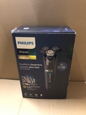 PHILIPS SHAVER SERIES 8000 WET AND DRY ELECTRIC SHAVER FOR MEN WITH SKINIQ (MODEL S8696/35).: LOCATION - B