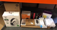 QUANTITY OF TECH & GAMING ITEMS TO INCLUDE GALAXY SMART TAG 2 : LOCATION - D