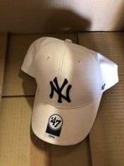 QUANTITY OF CLOTHING & APPAREL ITEMS TO INCLUDE CREAM NY BASEBALL CAP ONE SIZE FITS ALL: LOCATION - E