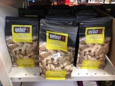 QUANTITY OF OUTDOOR & GARDEN ITEMS TO INCLUDE WEBER APPLE SMOKING WOOD CHIPS, BBQ ACCESSORIES: LOCATION - E