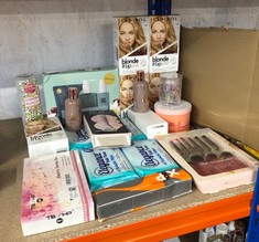 QUANTITY OF HEALTH & BEAUTY ITEMS TO INCLUDE CLAIROL BLONDE IT UP PERMANENT HAIR DYE, PLATINUM BLONDE, 270G: LOCATION - G