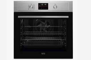 AEG BUILT IN SINGLE ELECTRIC OVEN: MODEL BPX535061M - RRP £499: LOCATION - C3