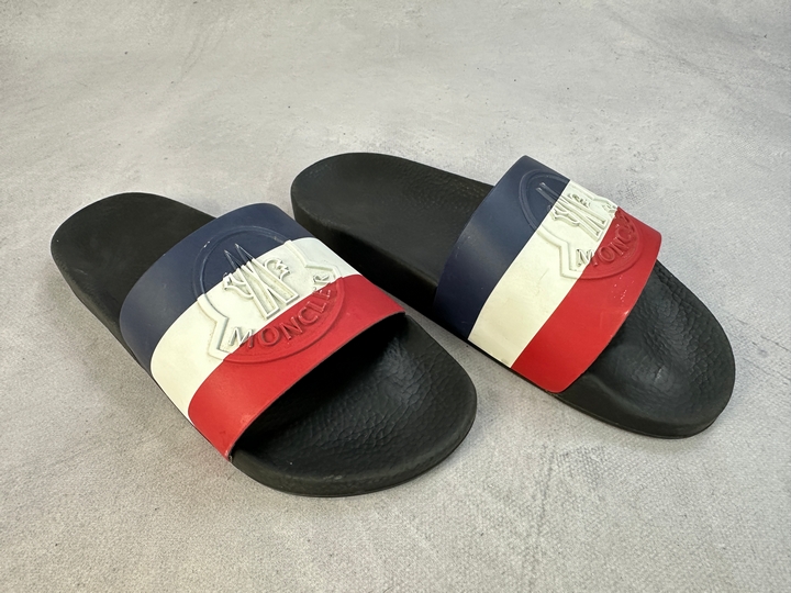 Moncler Basile Logo-Embossed Striped Rubber Slides - Size UK 41 (VAT ONLY PAYABLE ON BUYERS PREMIUM)