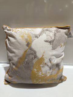 BOX OF ASSORTED ITEMS INC SLEEPDOWN METALLIC MARBLE PRINT FILLED CUSHION