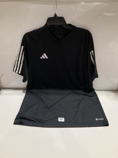 ADIDAS SLIM FIT BLACK TOP SIZE:L