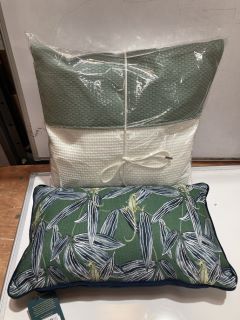 BOX OF ASSORTED ITEMS INC WYLDER TROPICS EBON WILDS NKIRU POLYESTER FILLED CUSHION, GREEN 30X50CM