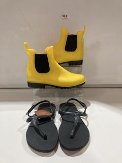 DREAM PAIRS WOMEN WELLINGTON BOOTS IN YELLOW SIZE 6 TO INCLUDE HAVAIANAS FLIP FLOPS SIZE 5