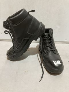 GOLIATH SAFETY BOOTS  IN BLACK SIZE 9