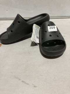 CROCS CLASSIC SLIDE V2 SIZE 7