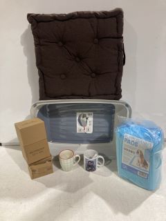 QTY OF ASSORTED ITEMS TO INCLUDE PUPPY TRAINING PADS