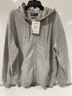 QTY OF ASSORTED ITEMS TO INCLUDE M17 ZIPPED HOODIE GREY MEDIUM