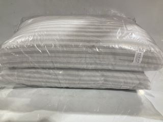 LUXURY HOTEL PILLOW PAIR, TO ALSO INCLUDE 2 X UNBRANDED BED PILLOWS