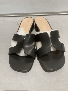 WOMEN'S SLIP ON HEELED SANDALS IN BLACK SIZE 7.5