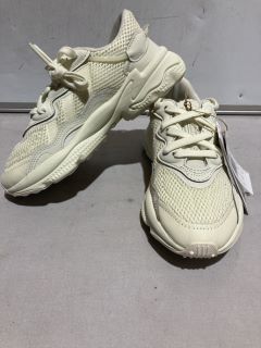 ADIDAS OZWEEGO JUNIORS UK 3