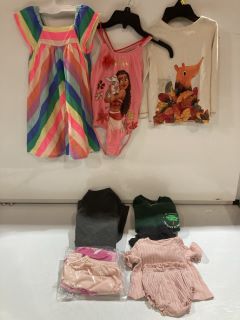 QTY OF ASSORTED KIDS CLOTHING TO INCLUDE H&M 2-PIECE DRESS AND LEGGINGS SET 4-5 YRS