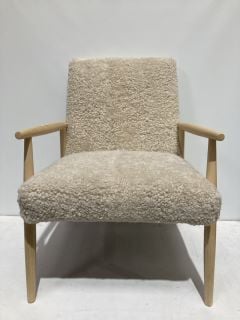 THE WHITE COMPANY SHEEPSKIN RESTING ARM CHAIR AND FOOTSTOOL - CREAM - RRP £379