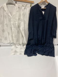 A QTY OF THE WHITE COMPANY ITEMS TO INCLUDE JACQUARD TIERED MIDI DRESS 18 NAVY TOTAL RRP £422