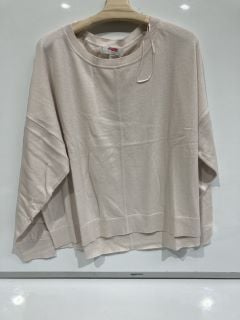 A QTY OF THE WHITE COMPANY ITEMS TO INCLUDE SATIN OVERSIZED SHIRT 18 CHAMPAGNE TOTAL RRP £679