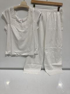 A QTY OF THE WHITE COMPANY ITEMS TO INCLUDE SOFT UTILITY BROMPTON TROUSER 18 SILVER TOTAL RRP £543