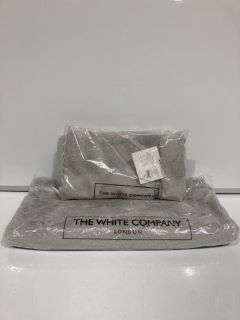 A QTY OF THE WHITE COMPANY ITEMS TO INCLUDE SHEEPSKIN HOT WATER BOTTLE OATMEAL ONE SIZE TOTAL RRP £175