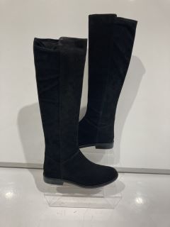 1 X THE WHITE COMPANY SUEDE HIGH LEG STRETCH BOOT 37 BLACK TOTAL RRP £169