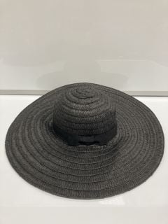 A QTY OF THE WHITE COMPANY ITEMS TO INCLUDE BLACK WIDE BRIM HAT ONE SIZE BLACK TOTAL RRP £110