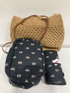 A QTY OF THE WHITE COMPANY ITEMS TO INCLUDE COTTON DEIA QUILTED TILE PRINT MAKEUP BAG ONE SIZE NAVY TOTAL RRP £337