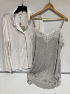 A QTY OF THE WHITE COMPANY ITEMS TO INCLUDE CREW NECK PONCHO WITH CASHMERE ONE SIZE PALE GREY MARL TOTAL RRP £557