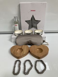 A QTY OF THE WHITE COMPANY ITEMS TO INCLUDE CASHMERE STAR GIFT SET ONE SIZE MID GREY MARL TOTAL RRP £307