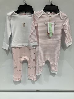 A QTY OF THE WHITE COMPANY ITEMS TO INCLUDE FESTIVE FRIENDS BLANKET & HAT SET AGE 0-6 MONTHS GREY TOTAL RRP £290