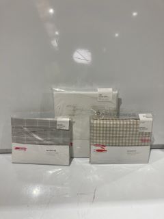 A QTY OF THE WHITE COMPANY ITEMS TO INCLUDE PEMBROKE OXFORD PILLOWCASE WHITE/GREY SUPERKING TOTAL RRP £240