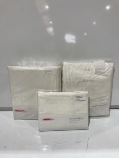 A QTY OF THE WHITE COMPANY ITEMS TO INCLUDE VELVET TOUCH OXFORD PILLOWCASE WHITE STANDARD TOTAL RRP £219