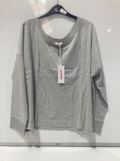 A QTY OF THE WHITE COMPANY ITEMS TO INCLUDE A JERSEY RIBBED ROBE XL PALE GREY MARL TOTAL RRP £338