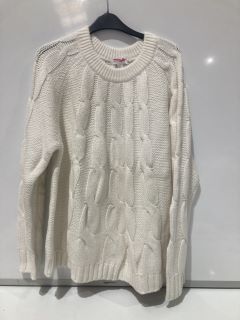 A QTY OF THE WHITE COMPANY ITEMS TO INCLUDE A BUTTON BACK WITH CASHMERE XL VINTAGE ROSE TOTAL RRP £239