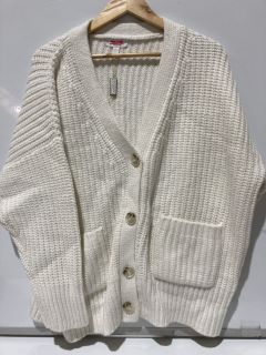 A QTY OF THE WHITE COMPANY ITEMS TO INCLUDE A STAR V-NECK JUMPER SIZE XL TOTAL RRP £167