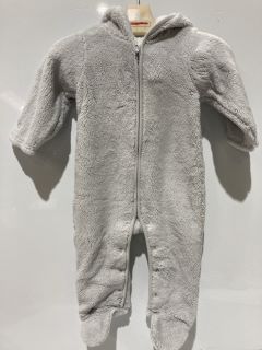 A QTY OF THE WHITE COMPANY ITEMS TO INCLUDE A FLUFFY SLIDER SLIPPER - SMALL - IVORY - TOTAL RRP £205