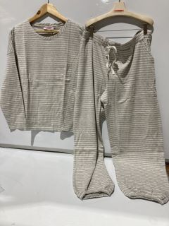 A QTY OF THE WHITE COMPANY ITEMS TO INCLUDE A JERSEY LACE SLEEVE NIGHTIE XL TOTAL RRP £409