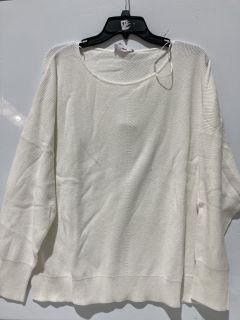 A QTY OF THE WHITE COMPANY ITEMS TO INCLUDE A JERSEY LACE BUTTON DETAIL PJ SET XL TOTAL RRP £413