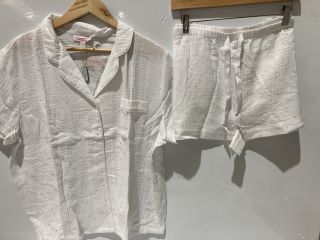 A QTY OF THE WHITE COMPANY ITEMS TO INCLUDE A ESSENTIAL VERSATILE VEST SIZE 18 TOTAL RRP £436