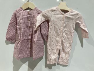 A QTY OF THE WHITE COMPANY ITEMS TO INCLUDE A EMMA CHECKED DRESS - 9-12M - PINK - TOTAL RRP £289