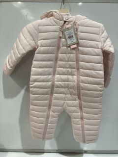 A QTY OF THE WHITE COMPANY ITEMS TO INCLUDE A BLUE RECYCLED QUILTED PRAMSUIT - 9-12M - BLUE - TOTAL RRP £161