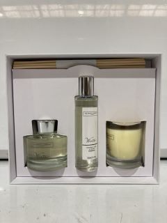 QTY OF THE WHITE COMPANY ITEMS TO INCLUDE WINTER LARGE HOME SCENTING SET - TOTAL RRP £140