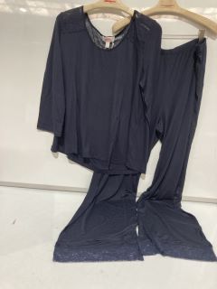 QTY OF THE WHITE COMPANY ITEMS TO INCLUDE LACE SHOULDER PJ SET NAVY EXTRA LARGE TOTAL RRP £ 345