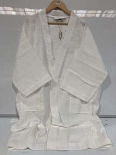 QTY OF THE WHITE COMPANY ITEMS TO INCLUDE ESSENTIAL COTTON ROBE XL WHITE TOTAL RRP £100