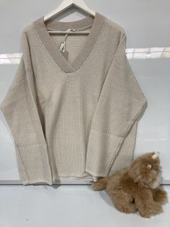 QTY OF THE WHITE COMPANY ITEMS TO INCLUDE SEATED HAMISH HIGHLAND COW MULTI ALL AGES TOTAL RRP £492