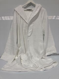 QTY OF THE WHITE COMPANY ITEMS TO INCLUDE ESSENTIAL COTTON ROBE XL WHITE TOTAL RRP £120