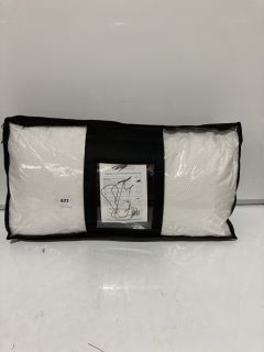 A QTY OF THE WHITE COMPANY ITEMS TO INCLUDE SUPER SOFT ULTRA WASH PILLOW STANDARD TOTAL RRP £112