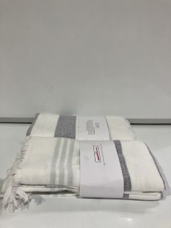 A QTY OF THE WHITE COMPANY ITEMS TO INCLUDE POOL HOUSE STRIPE HAND TOWEL PAIR WHITE/BLUE TOTAL RRP £96