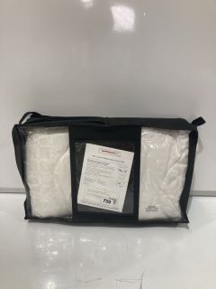 A QTY OF THE WHITE COMPANY ITEMS TO INCLUDE SOFT LIGHT AND BREATHABLE DUVET COT BED TOTAL RRP £120