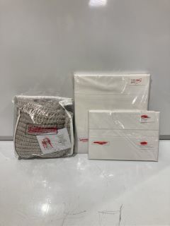 A QTY OF THE WHITE COMPANY ITEMS TO INCLUDE SAVOY OXFORD PILLOWCASE WHITE STANDARD TOTAL RRP £221